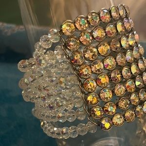 Clear beads and rhinestone stretchy bracelet